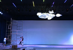 布置場(chǎng)地，現(xiàn)場(chǎng)跟進(jìn)